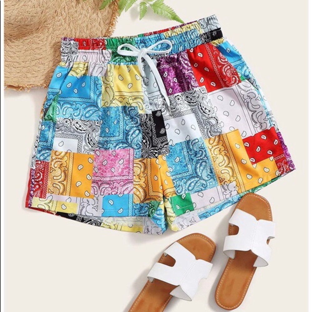 Paisley Patchwork Shorts Size Medium NWT - Picture 4 of 4